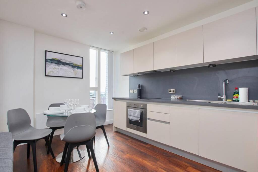 Lovely Apartment - Private Parking - Stadium Views Манчестер Екстер'єр фото