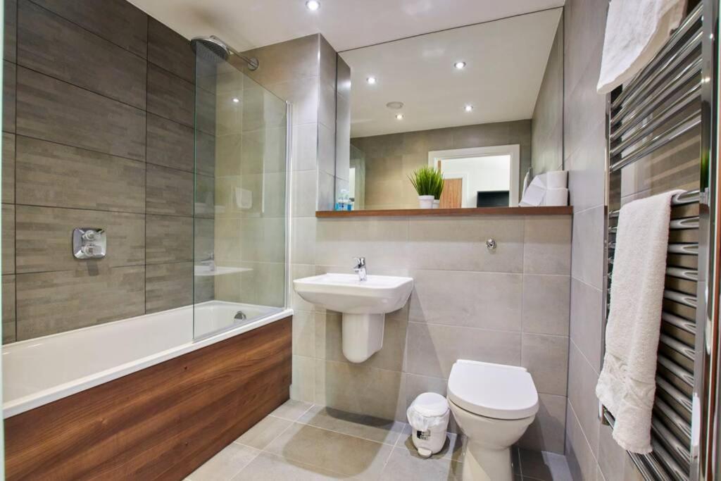 Lovely Apartment - Private Parking - Stadium Views Манчестер Екстер'єр фото